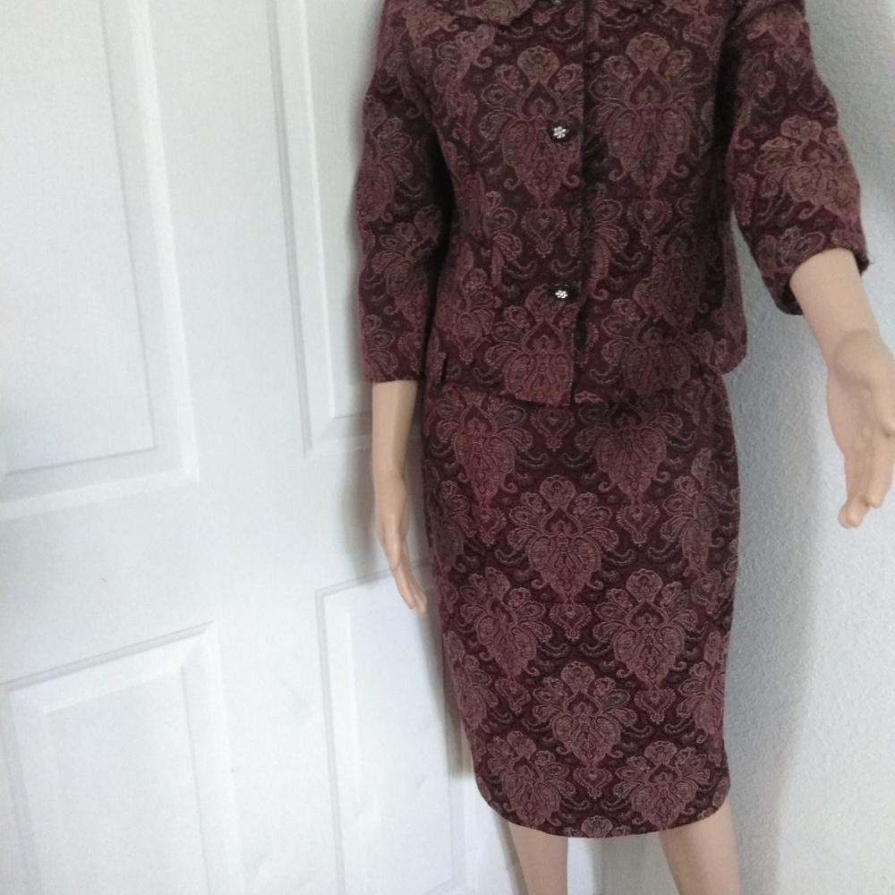 Signature By Larry Levine 2 Piece Skirt Suit